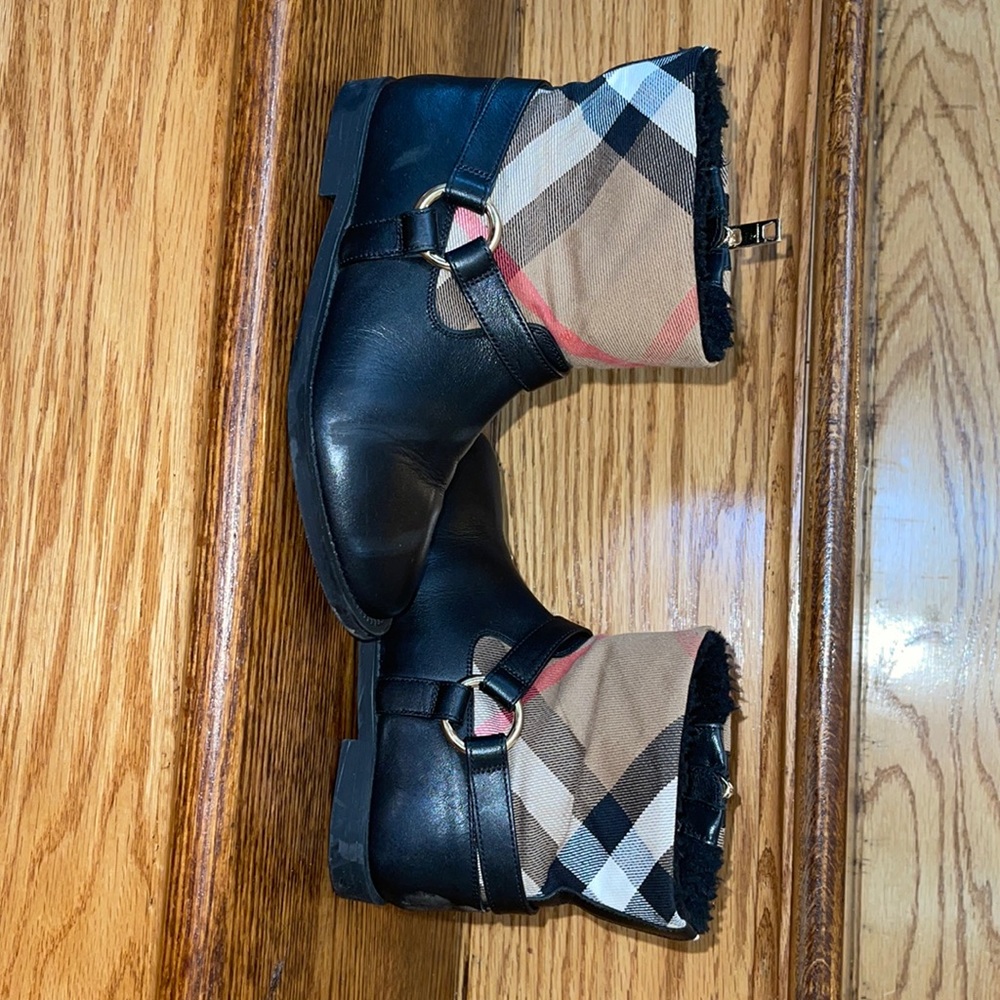 Preowned Girls/ Kids Burberry Boots.